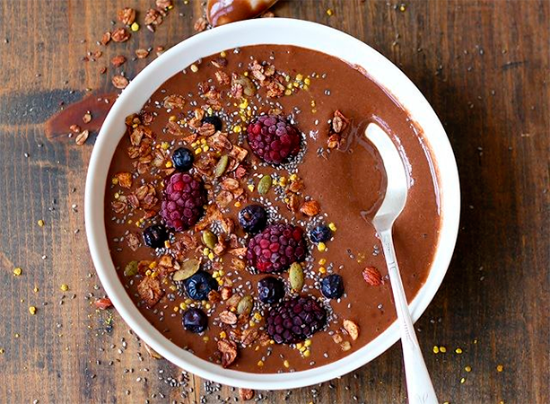 Cacao smoothie bowl